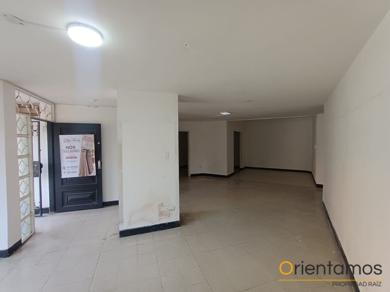 Casa-local disponible para el arriendo en Medellín el codigo es 21337 foto numero 3