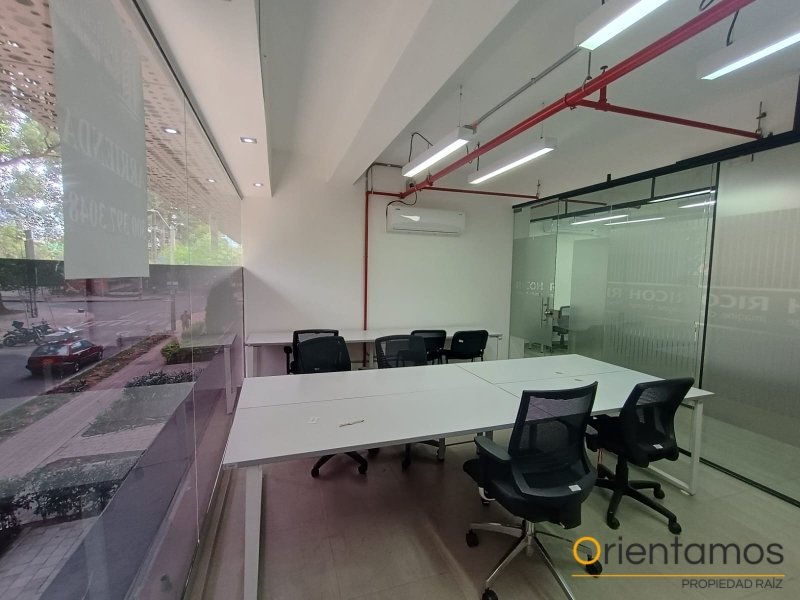 Oficina disponible para el arriendo en Medellín el codigo es 21378 foto numero 2