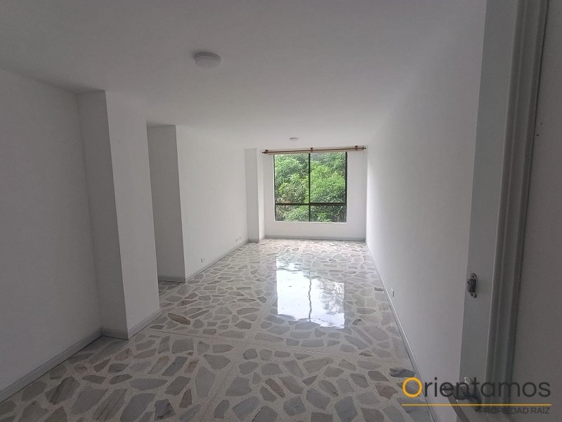 Apartamento disponible para el arriendo en Medellín el codigo es 21468 foto numero 2
