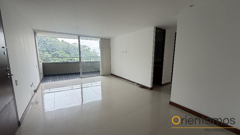 Apartamento disponible para el arriendo en Medellín el codigo es 21296 foto numero 2
