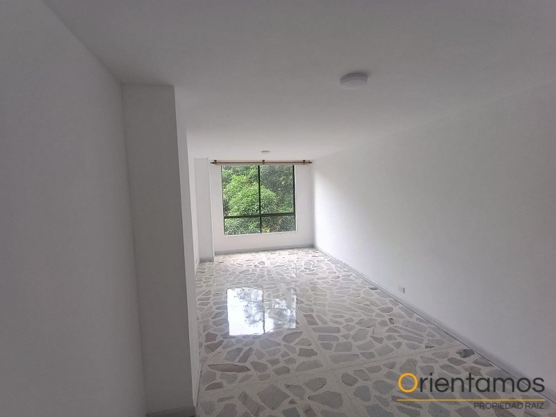 Apartamento disponible para el arriendo en Medellín el codigo es 21468 foto numero 3