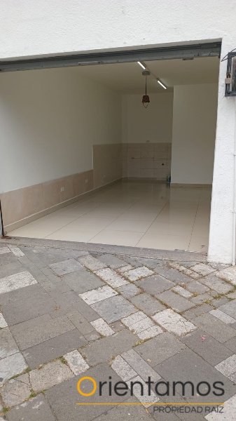 Casa-local disponible para el arriendo en Medellín el codigo es 21342 foto numero 2