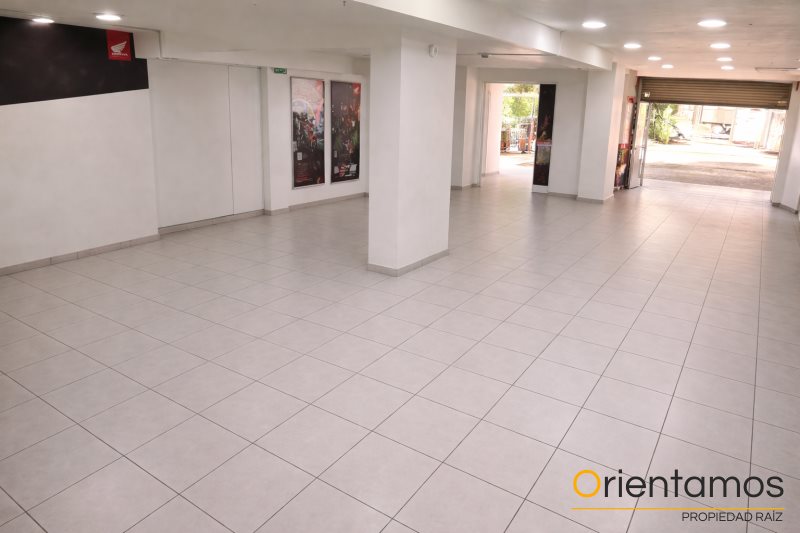 Local disponible para el arriendo en Medellín el codigo es 21018 foto numero 3