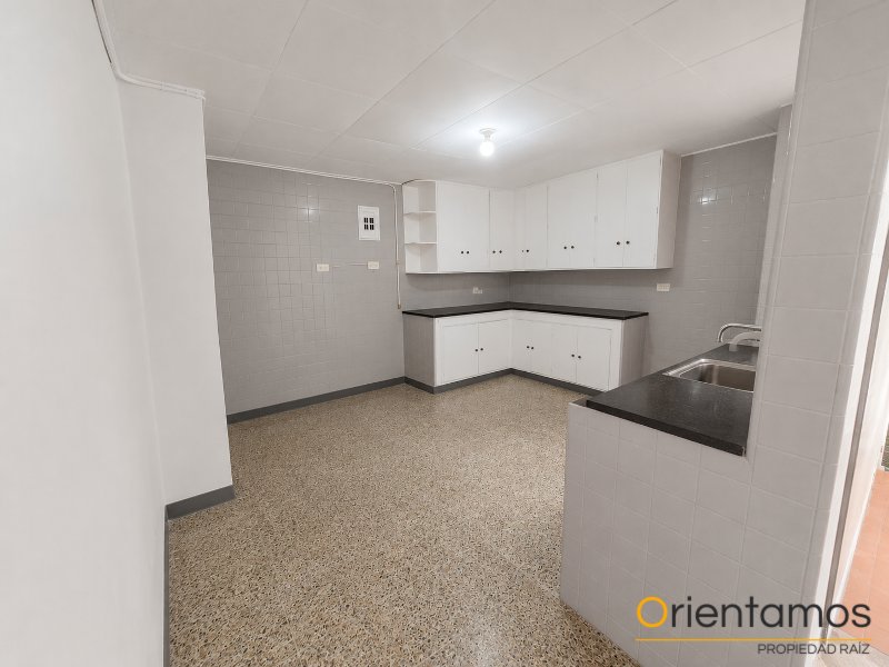 Casa-local disponible para el arriendo en Medellín el codigo es 21180 foto numero 6