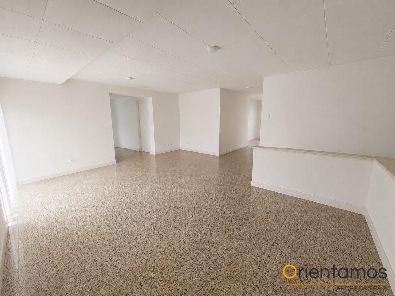 Casa-local disponible para el arriendo en Medellín el codigo es 21180 foto numero 3
