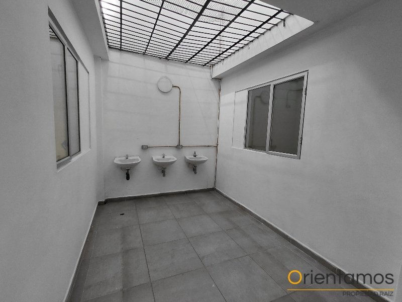 Casa-local disponible para el arriendo en Medellín el codigo es 16889 foto numero 9