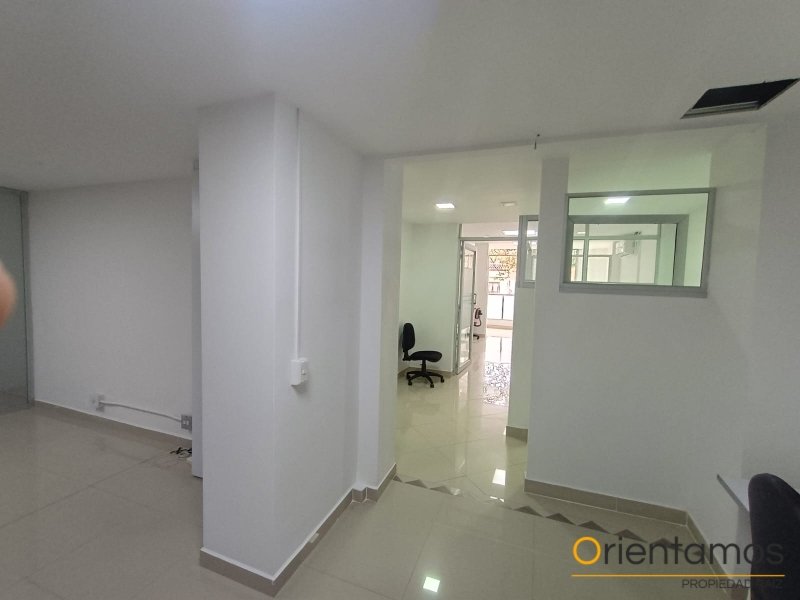 Oficina disponible para el arriendo en Medellín el codigo es 21325 foto numero 2