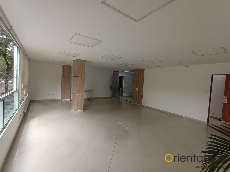 Oficina disponible para el arriendo en Medellín el codigo es 21323 foto numero 2