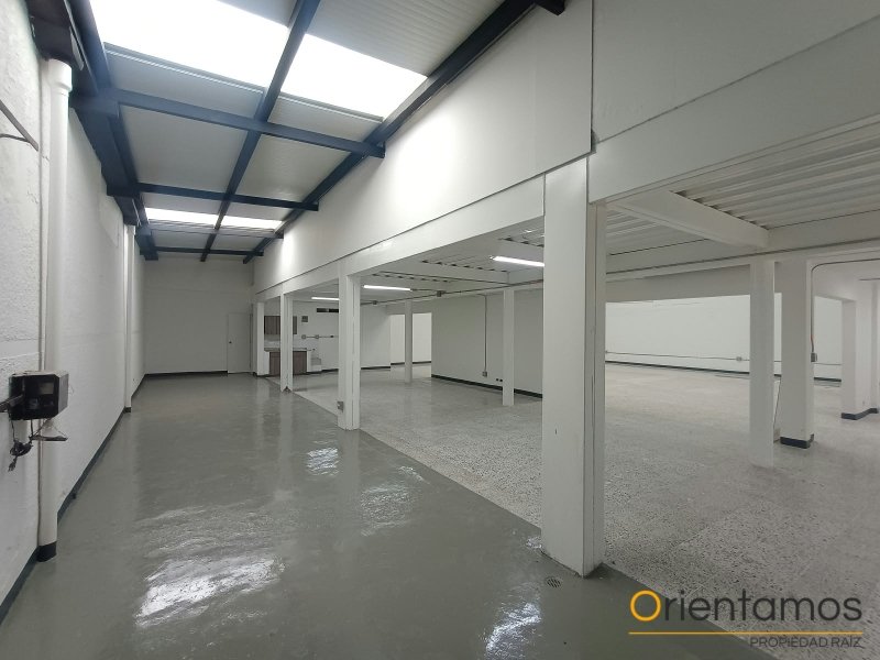 Casa-local disponible para venta o arriendo en Medellín el codigo es 19007 foto numero 4