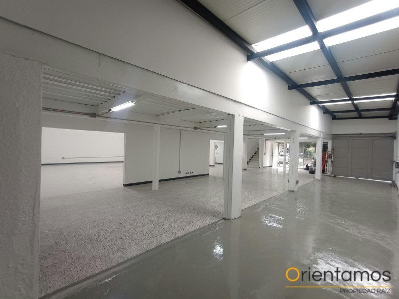 Casa-local disponible para venta o arriendo en Medellín el codigo es 19007 foto numero 3