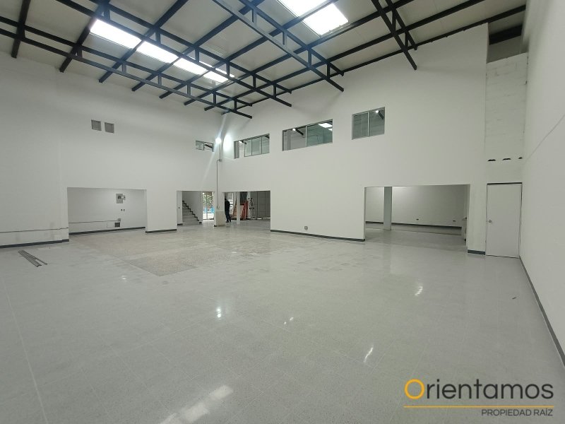 Casa-local disponible para venta o arriendo en Medellín el codigo es 19007 foto numero 2