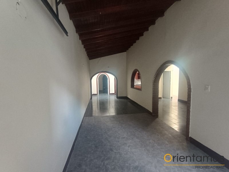 Casa-local disponible para el arriendo en Medellín el codigo es 21298 foto numero 2