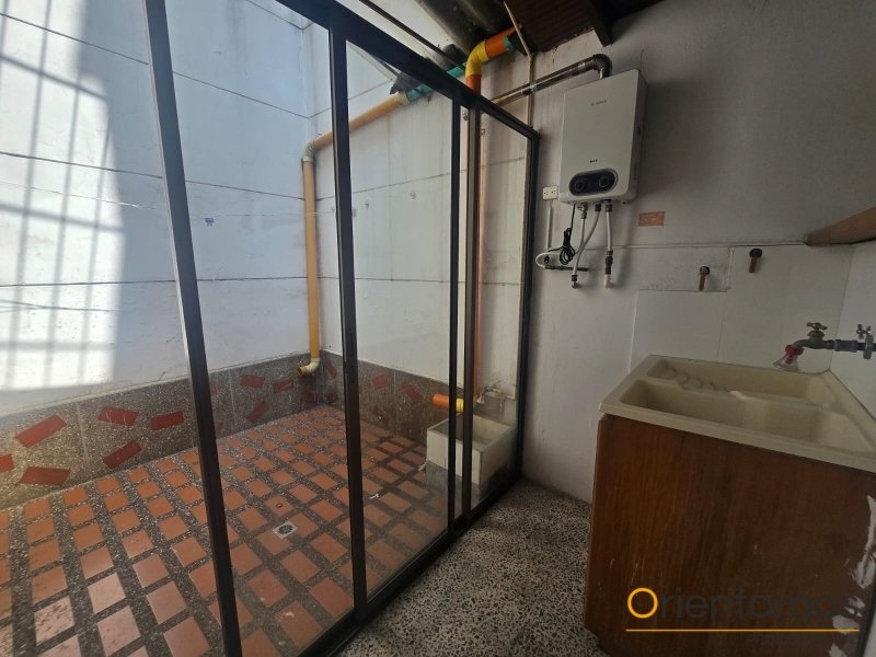 Casa-local disponible para el arriendo en Medellín el codigo es 20624 foto numero 11