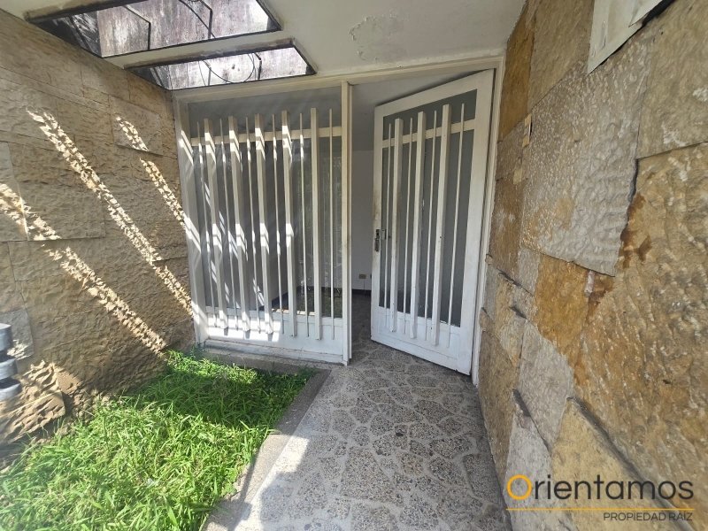 Casa-local disponible para el arriendo en Medellín el codigo es 20624 foto numero 2