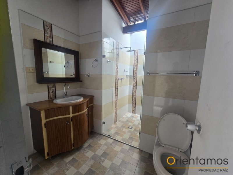 Casa-local disponible para el arriendo en Medellín el codigo es 20624 foto numero 20