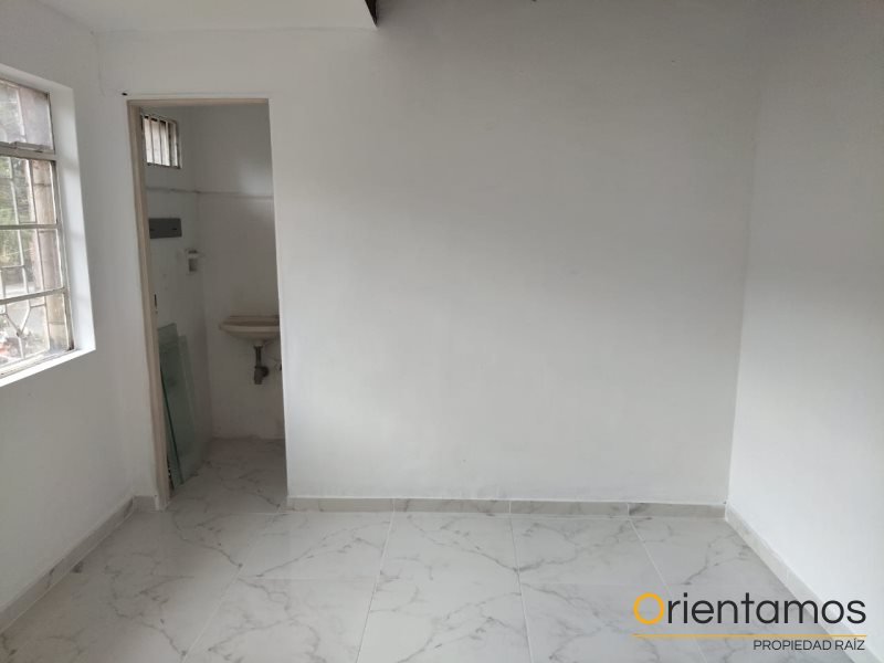 Casa-local disponible para el arriendo en Medellín el codigo es 20713 foto numero 14