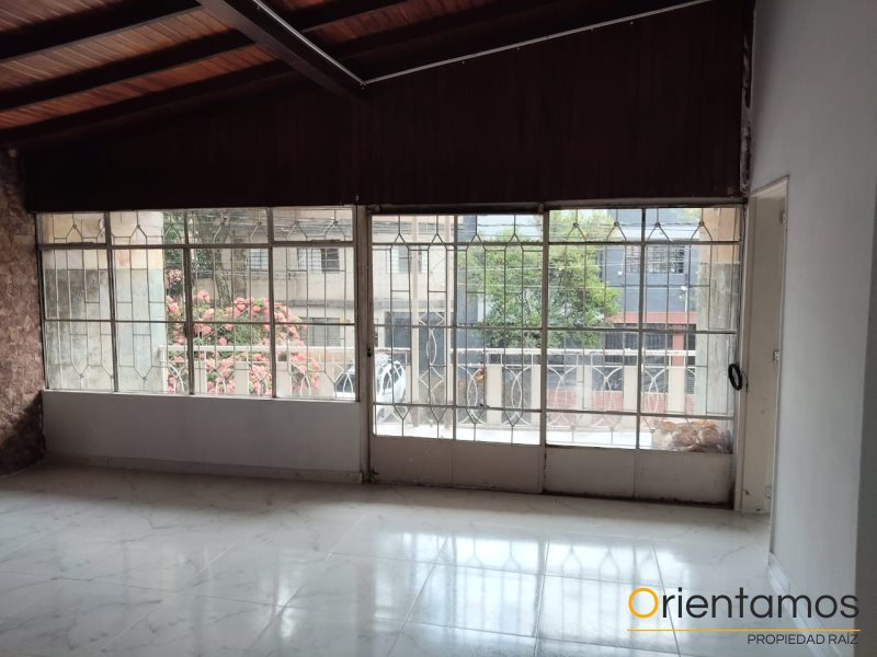 Casa-local disponible para el arriendo en Medellín el codigo es 20713 foto numero 2