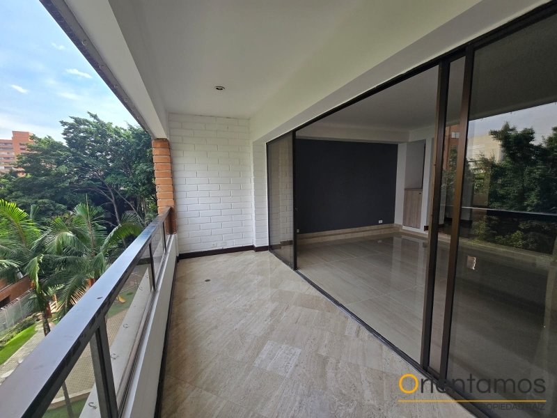 Apartamento disponible para el arriendo en Medellín el codigo es 16834 foto numero 2