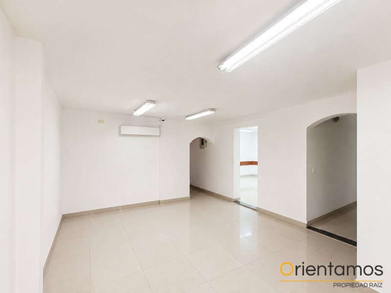 Casa-local disponible para el arriendo en Medellín el codigo es 21418 foto numero 3