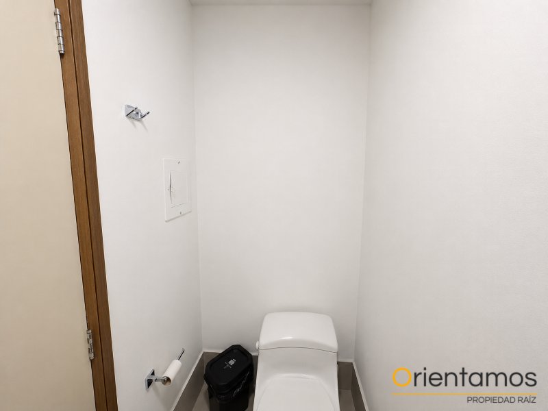 Oficina-Consultorio disponible para el arriendo en Medellín el codigo es 21328 foto numero 5