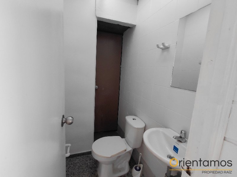Oficina disponible para el arriendo en Medellín el codigo es 21305 foto numero 8
