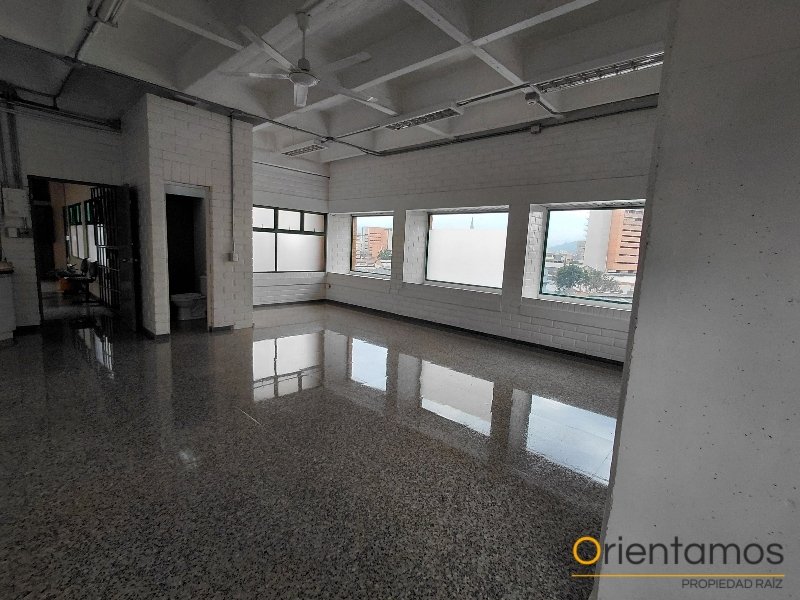 Oficina disponible para el arriendo en Medellín el codigo es 21305 foto numero 3