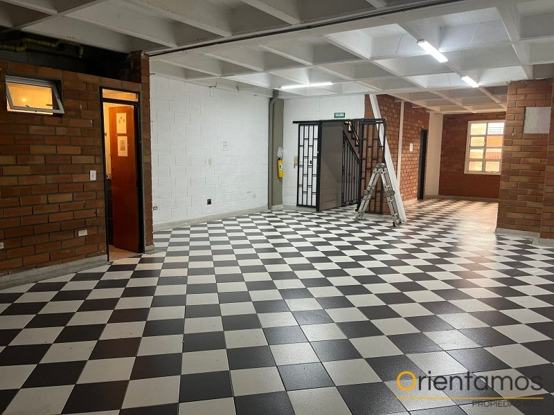Bodega disponible para el arriendo en Medellín el codigo es 21306 foto numero 2