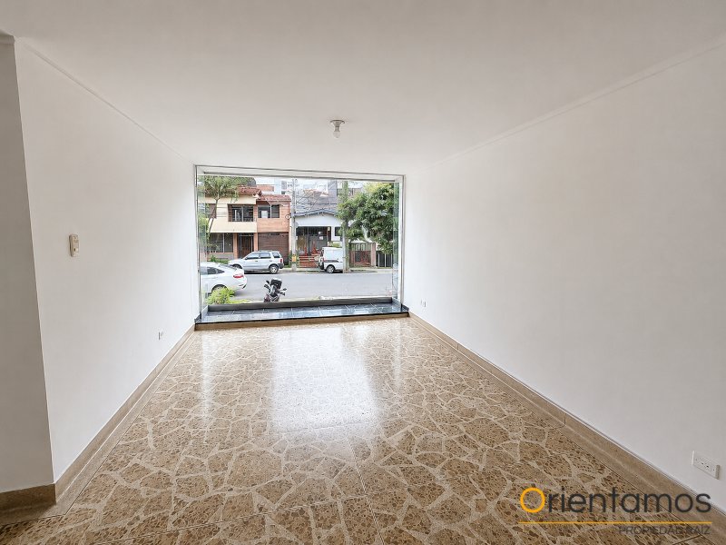 Casa-local disponible para el arriendo en Medellín el codigo es 21179 foto numero 2