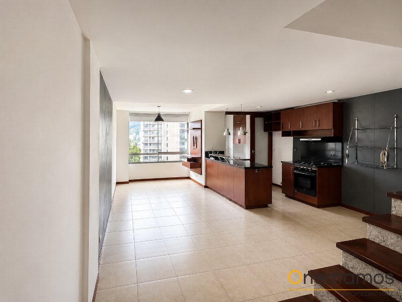 Apartamento disponible para el arriendo en Medellín el codigo es 21357 foto numero 2