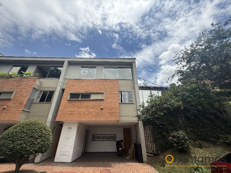 Casa disponible para venta o arriendo en Medellín el codigo es 21645 foto numero 2