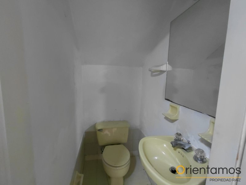 Casa-local disponible para el arriendo en Medellín el codigo es 21620 foto numero 16
