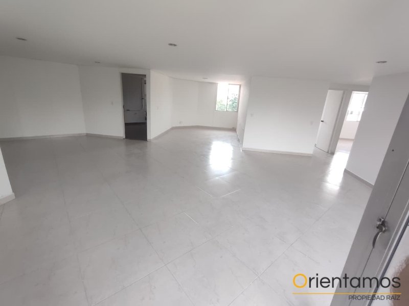 Apartamento disponible para el arriendo en Medellín el codigo es 21133 foto numero 3