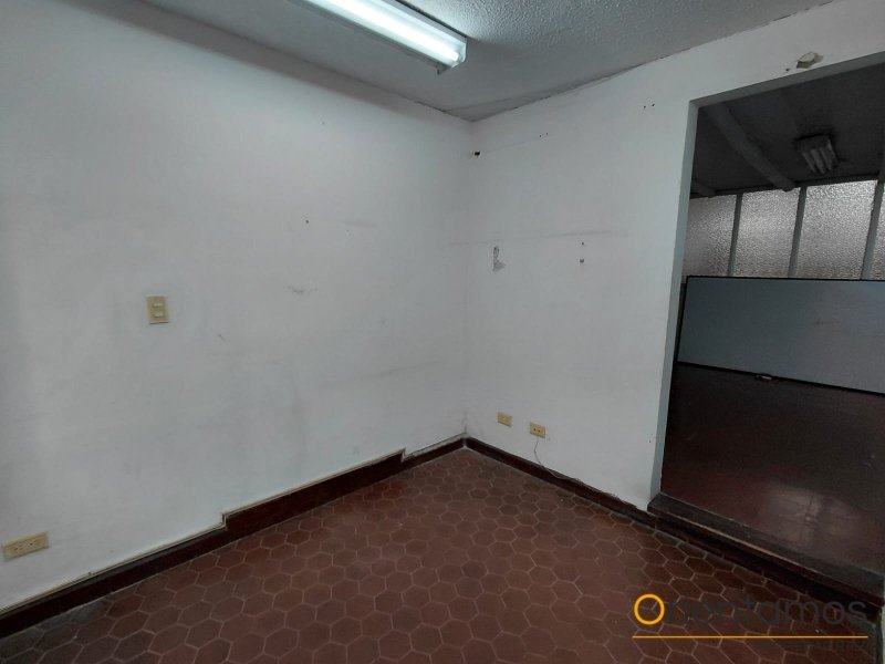 Casa-local disponible para el arriendo en Medellín el codigo es 21620 foto numero 20