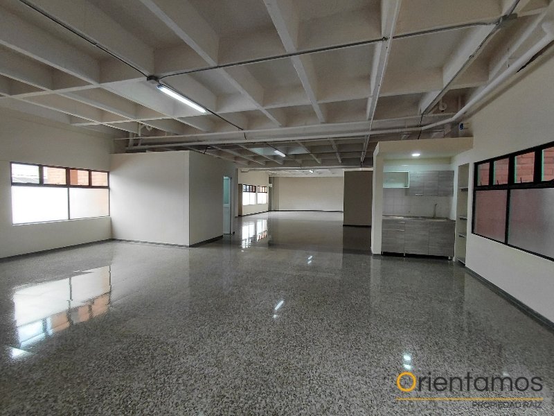 Oficina disponible para el arriendo en Medellín el codigo es 21303 foto numero 3