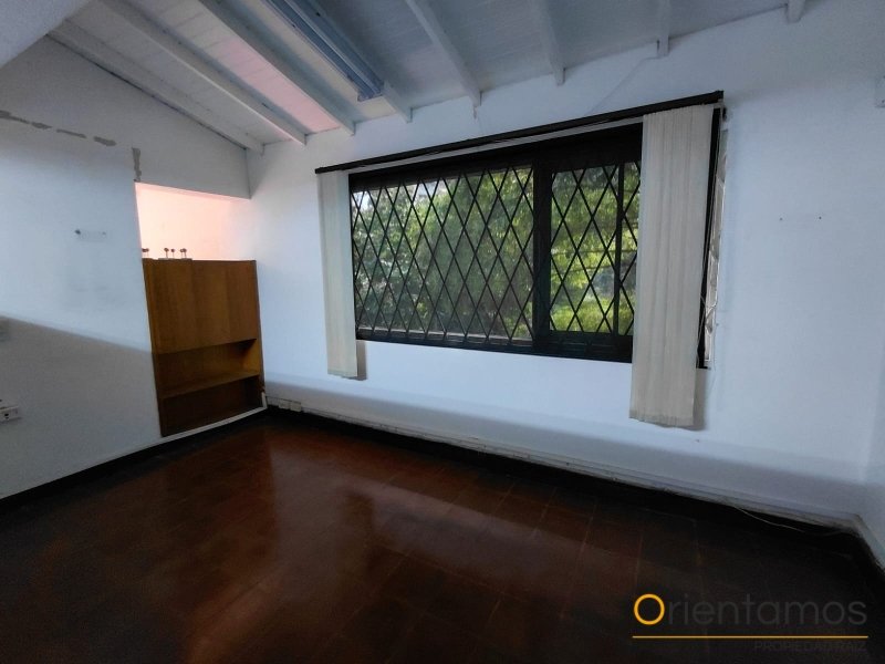 Casa-local disponible para el arriendo en Medellín el codigo es 21620 foto numero 21