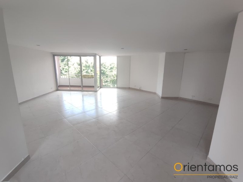 Apartamento disponible para el arriendo en Medellín el codigo es 21133 foto numero 2