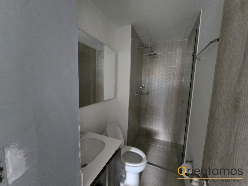 Apartamento disponible para el arriendo en Medellín el codigo es 21002 foto numero 9