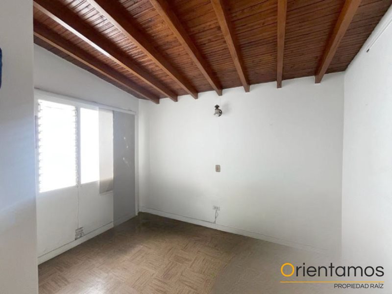 Casa-local disponible para el arriendo en Medellín el codigo es 18859 foto numero 3