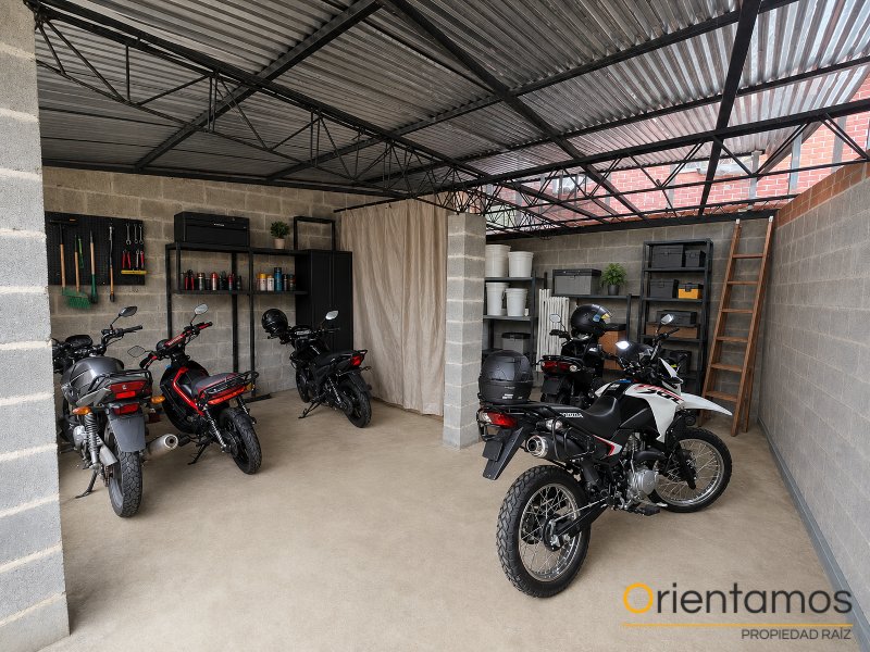 Casa-local disponible para el arriendo en Medellín el codigo es 21263 foto numero 21