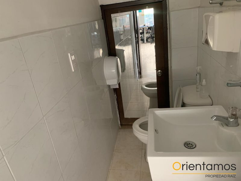 Casa-local disponible para el arriendo en Medellín el codigo es 19007 foto numero 16