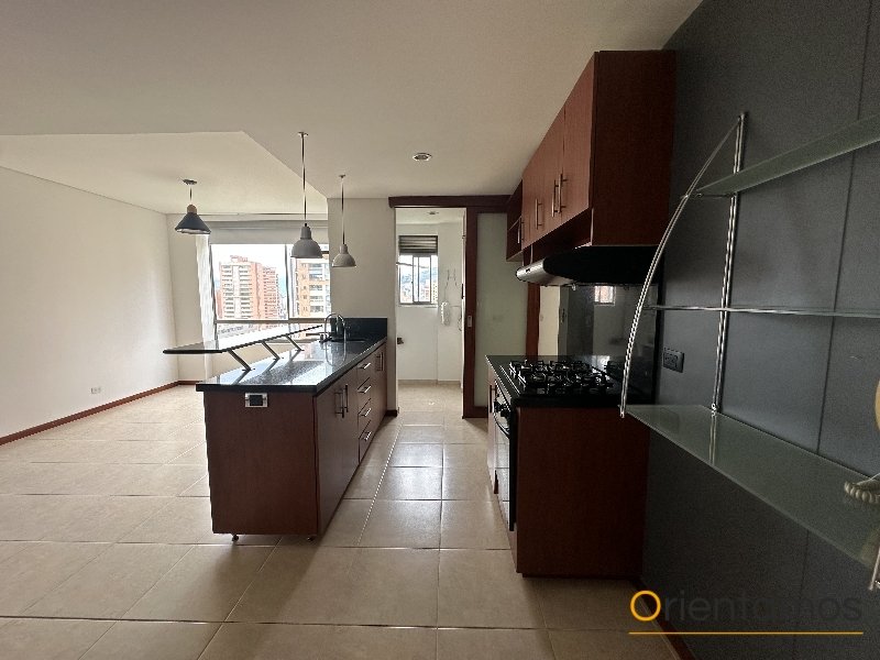 Apartamento disponible para el arriendo en Medellín el codigo es 21357 foto numero 3