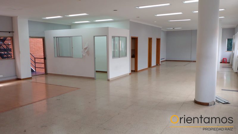 Oficina disponible para el arriendo en Medellín el codigo es 19249 foto numero 2