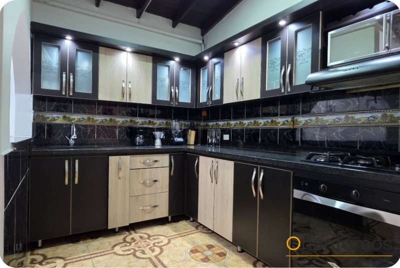 Casa para el arriendo en Medellín - Laureles el codigo es 21120 foto numero 6