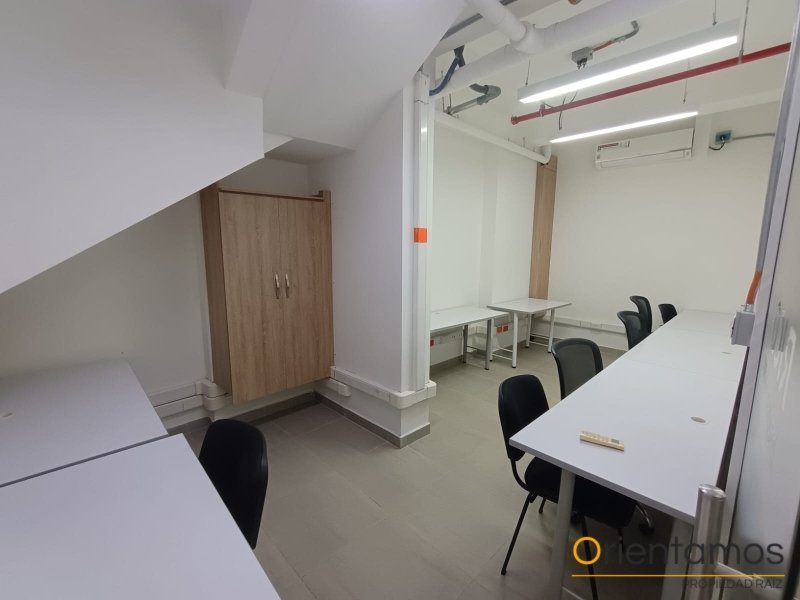 Oficina disponible para el arriendo en Medellín el codigo es 21365 foto numero 2
