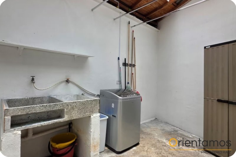 Casa para el arriendo en Medellín - Laureles el codigo es 21120 foto numero 19