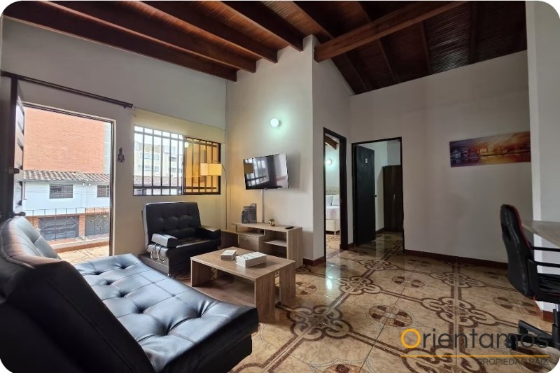 Casa para el arriendo en Medellín - Laureles el codigo es 21120 foto numero 2