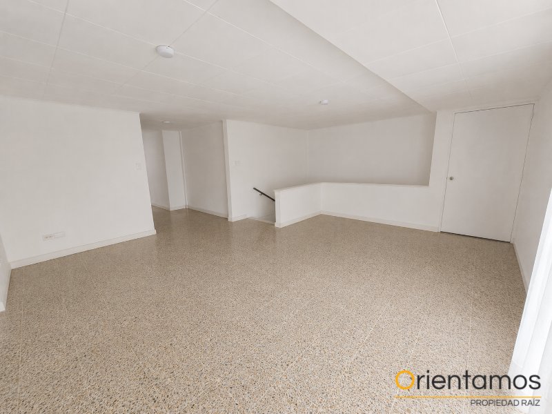 Casa-local disponible para el arriendo en Medellín el codigo es 21180 foto numero 2