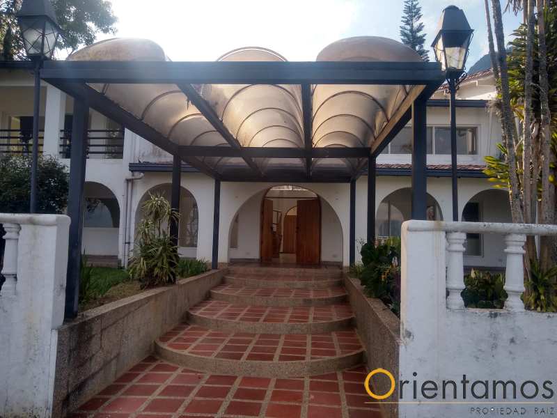 Casa para el arriendo en Medellín - Belen el codigo es 17208 foto numero 2