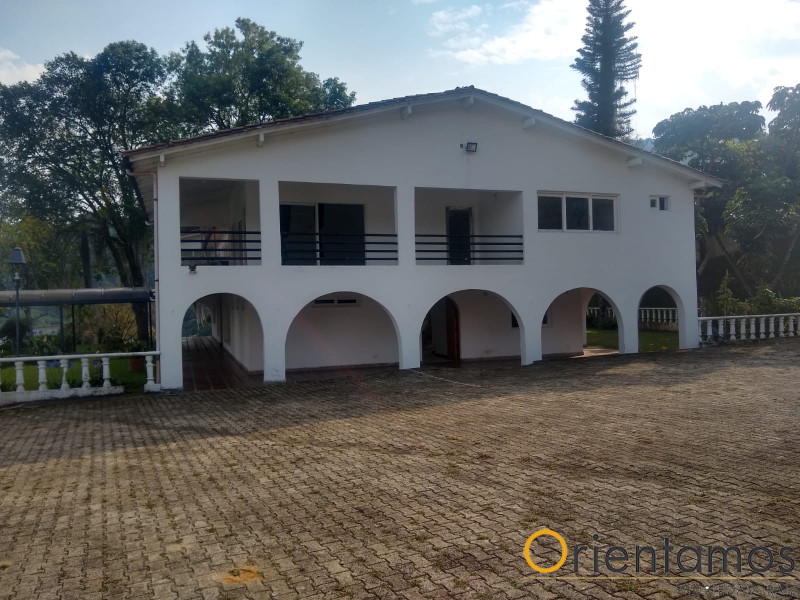 Casa para el arriendo en Medellín - Belen el codigo es 17208 foto numero 3