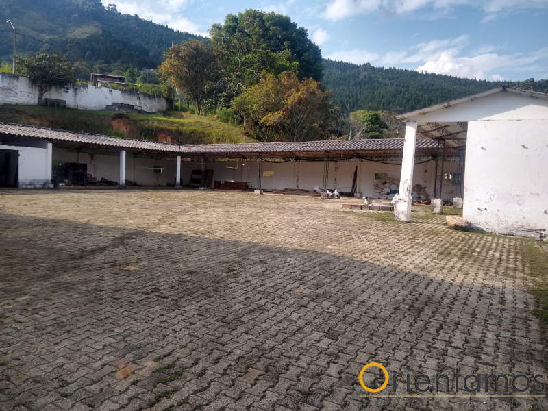Casa para el arriendo en Medellín - Belen el codigo es 17208 foto numero 4